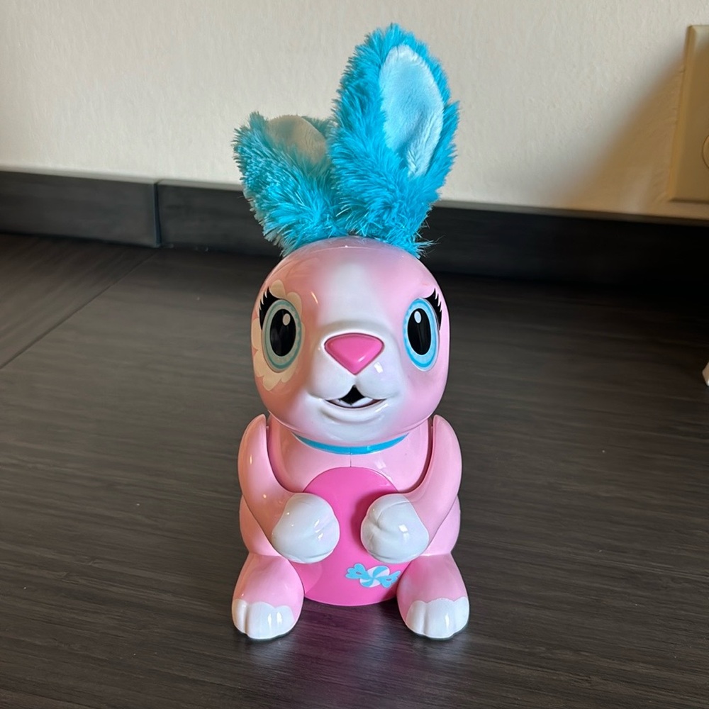 Zoomer Hungry Bunnies Shreddy Interactive Rabbit Toy - Pink